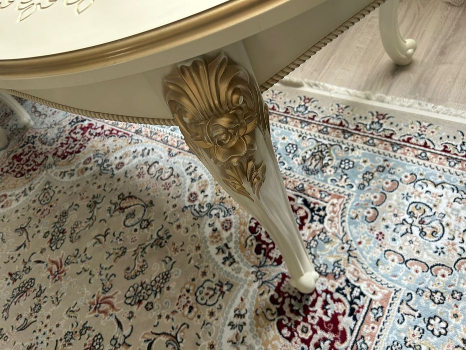 Продам срочно стол