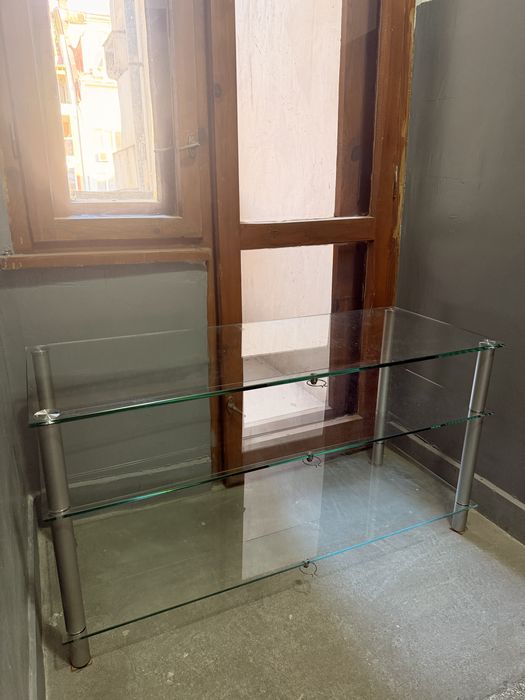 Продавам масичка за телевизор