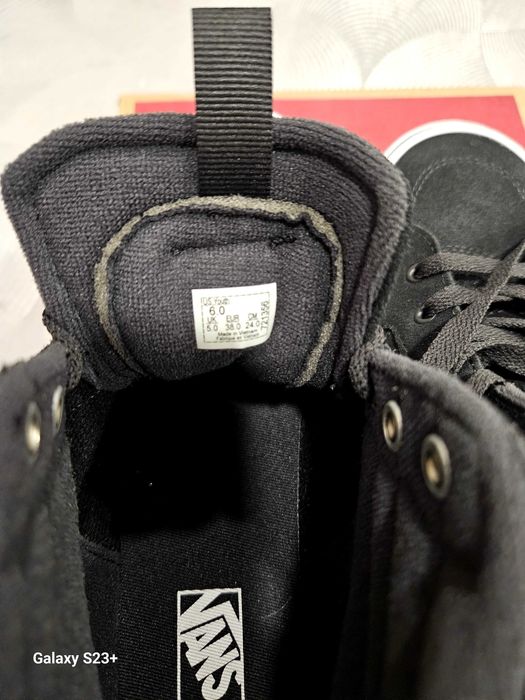 Нови!Детски кецове Vans. Номер -38