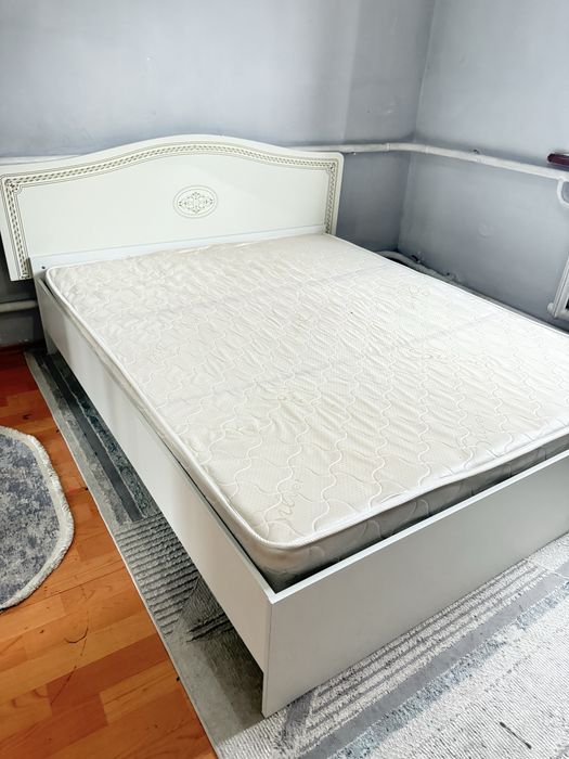 Продается спальный гарнитур