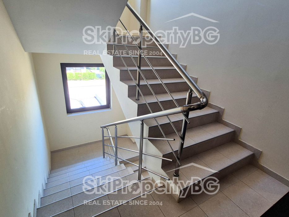 Двустаен апартамент с паркомясто и добра локация в Банско!