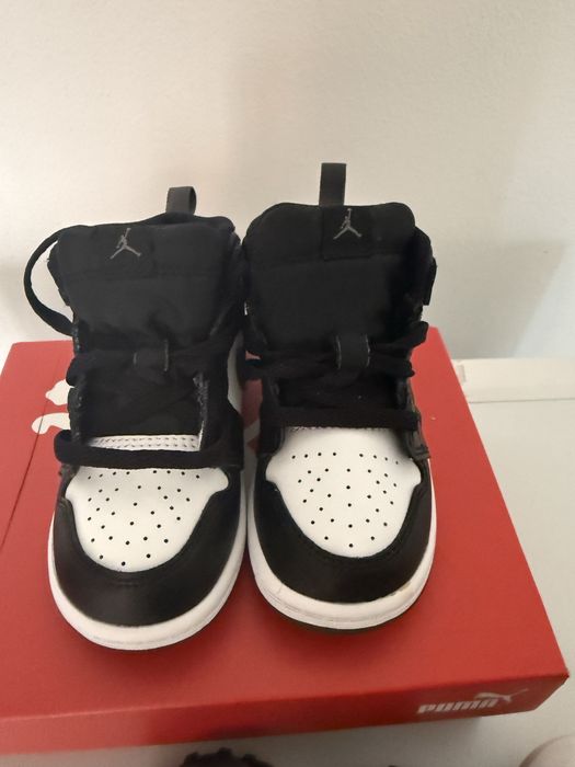 Adidasi jordan nr 23,5