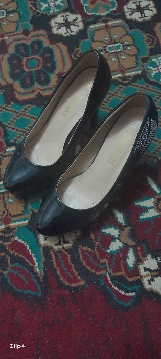 Кора скромный туфли