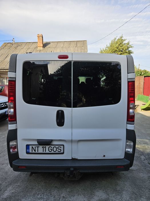 Renault Trafic 2.0 dCi 2011 8+1