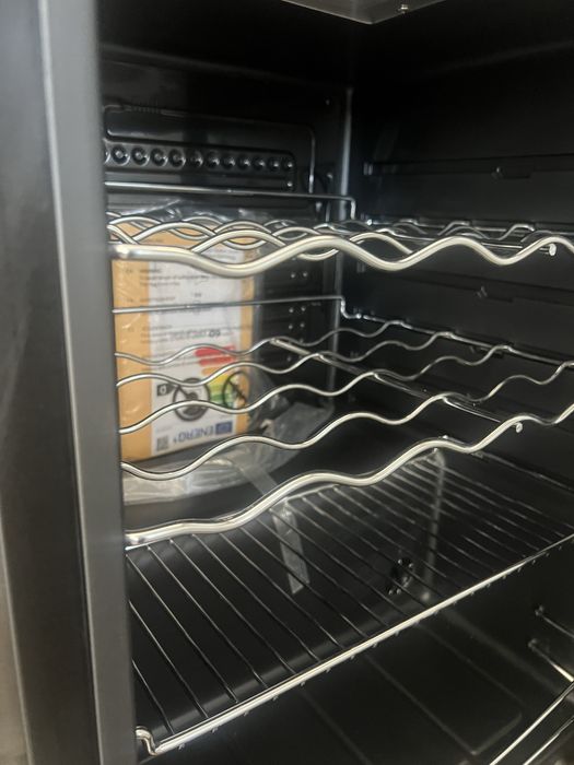 Охладител -хладилникза вино