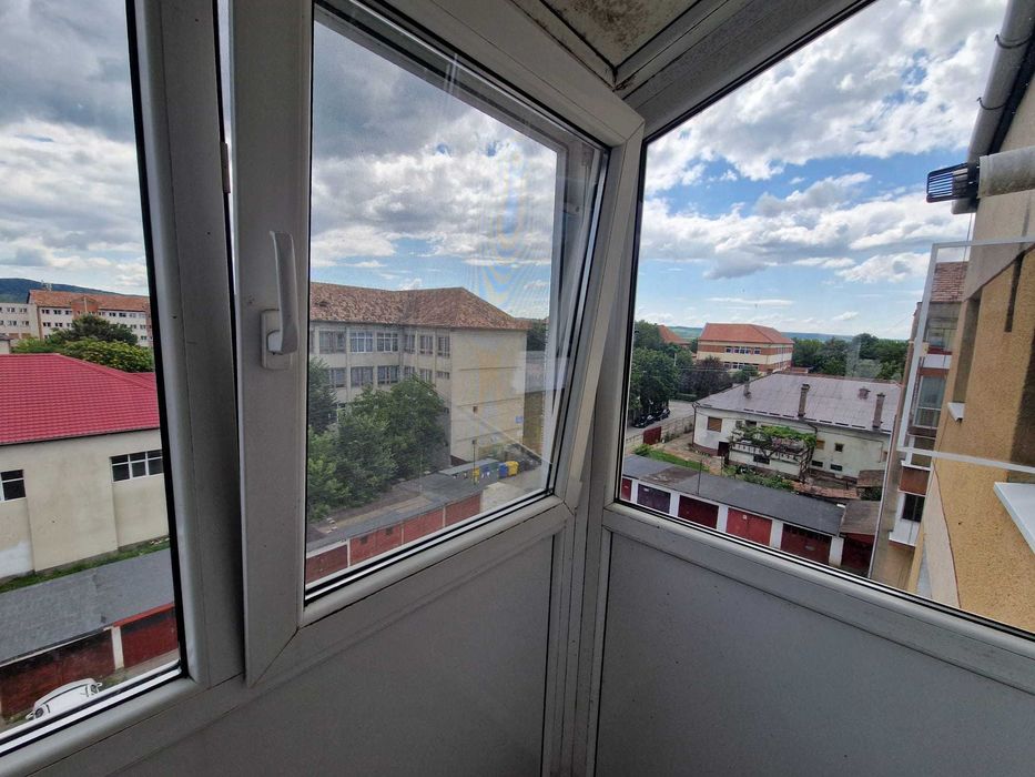 Apartament cu 3 camere de vânzare, în zonă foarte bună din Aiud