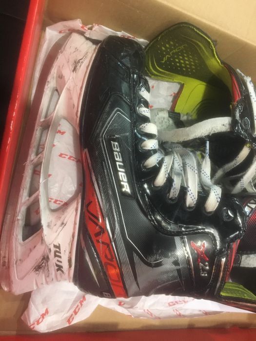 Коньки хоккейные.