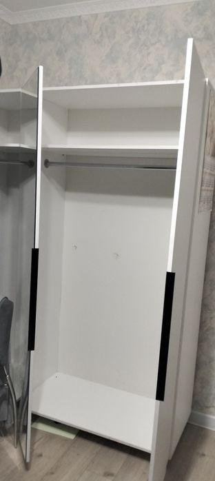 Продается шкаф с зеркалом