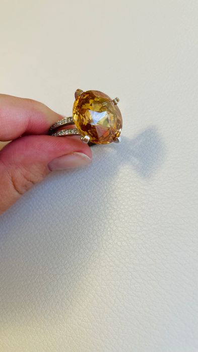 Серебрянное кольцо с крупным камнем