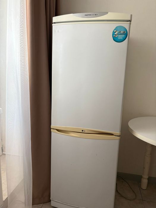 Отдам бесплатно холодильник