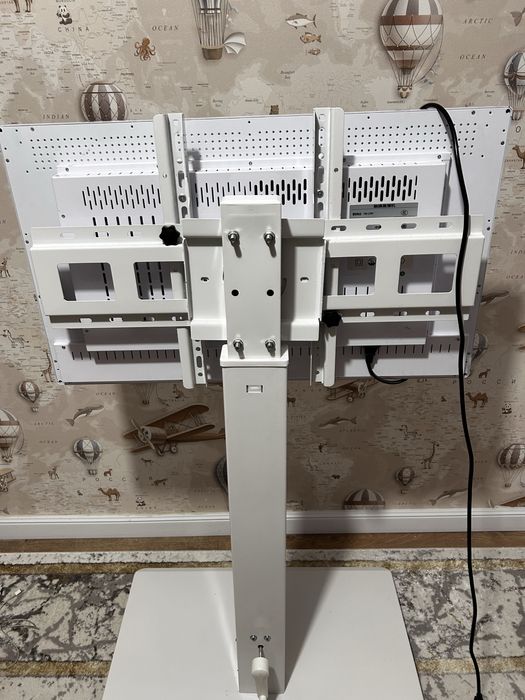 продам планшет на колесиках