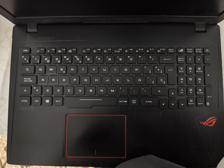 Vând leptop asus rog Strix cu i7700hq și  Gtx1050ti 4gb defect