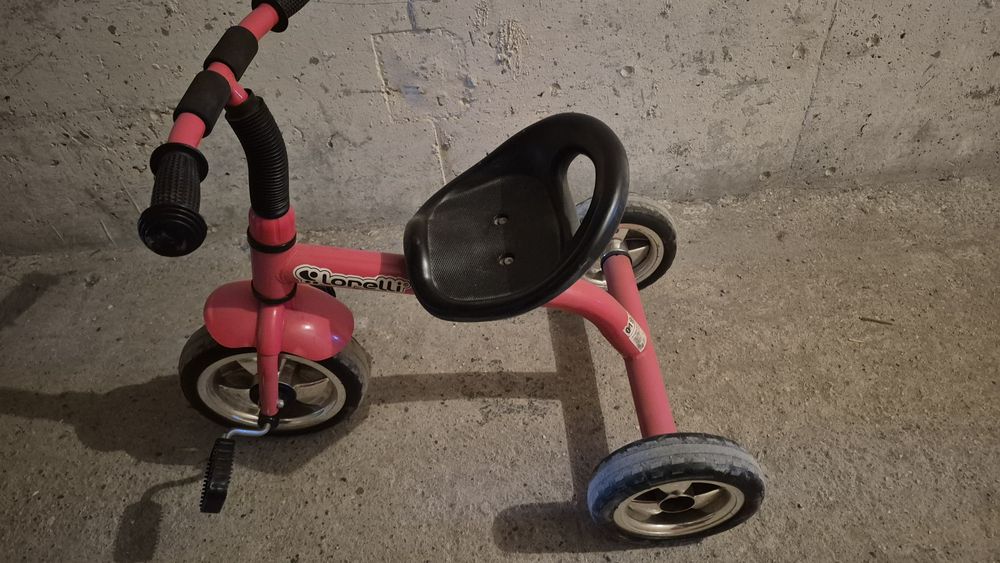 Детска триколка червена