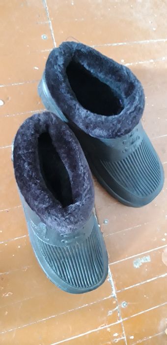 Продам резиновые сапоги