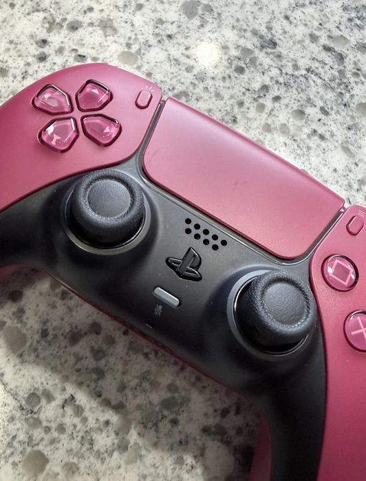 PS5 Cosmic Red контролер в отлично състояние