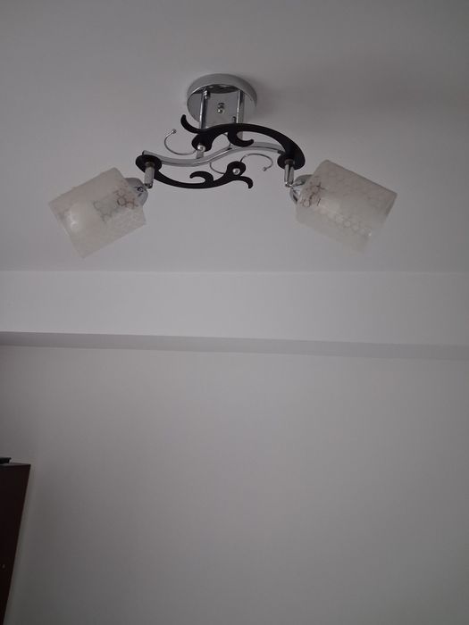 Vand doua lustre  de iluminat tot cu becuri led