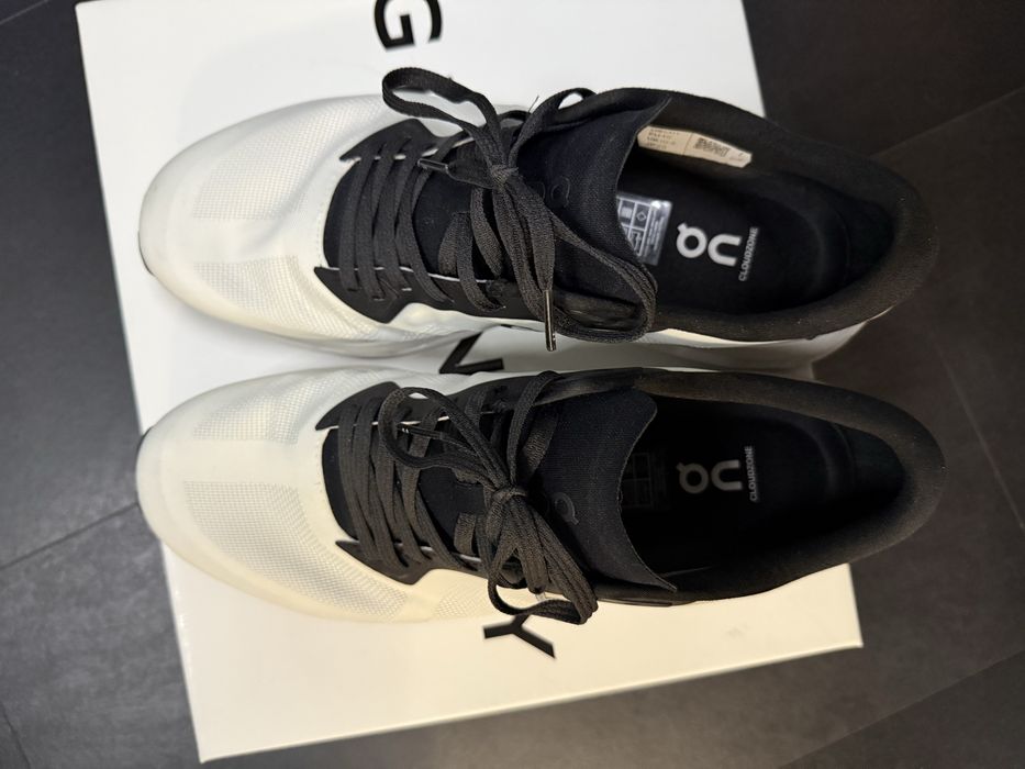 ON маратонки / черно бели размер 45