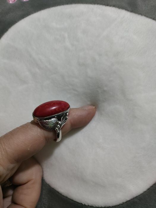 Inel superb din argint cu piatra semiprețioasă coral