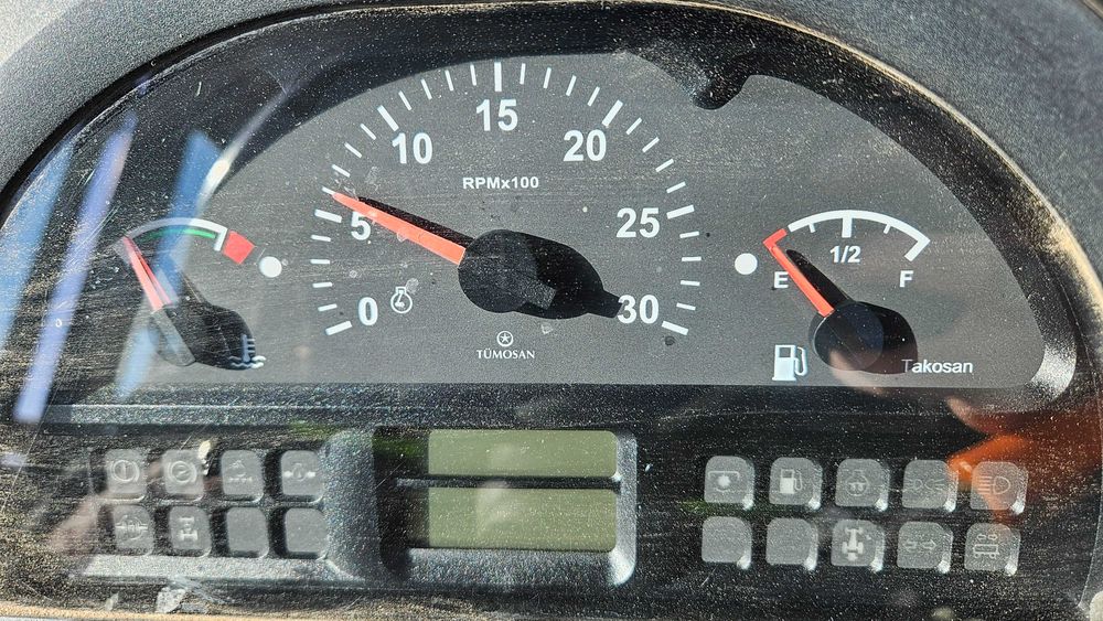 Продавам Трактор Tumosan