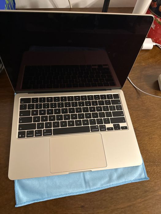 Macbook air 13.6 M5, 16/526 gb