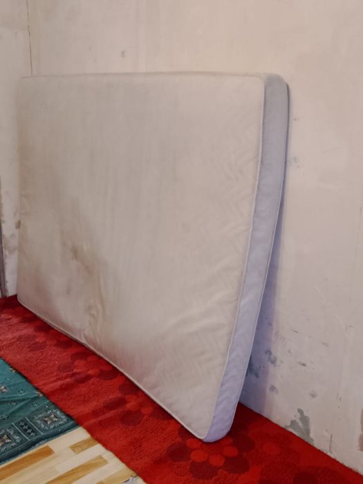 Продам матрас в нормальном состоянии