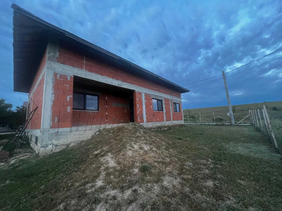 Vand casa la rosu ,  Loc. Malcoci , Jud. Tulcea