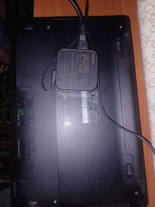 ASUS X550LDV оперативная память: 8Гб, SSD: 128 Гб, HDD: 512Гб