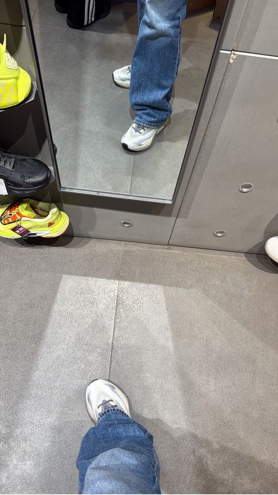 Продам новые кроссовки оригинал адидас