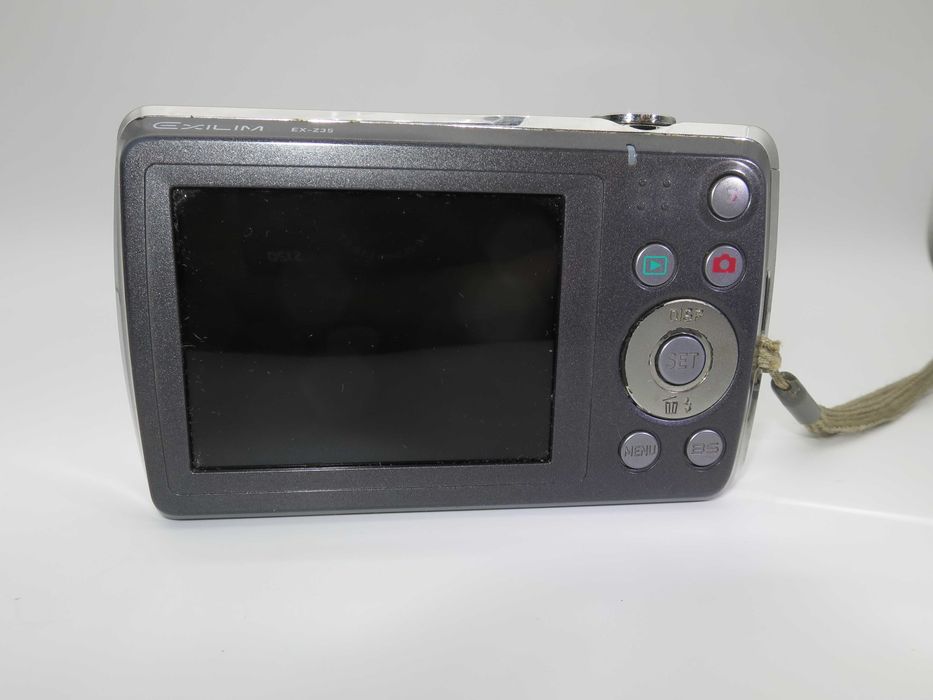 Casio EX Z35 ултра компактен цифров фотоапарат, дигитална камера, пълен комплект, в отлично състояние, работи перфектно