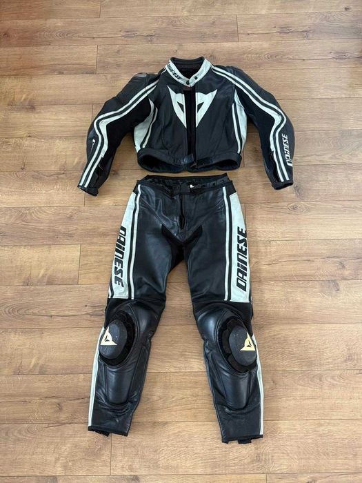 Combinezon Dainese din piele (2 piese)