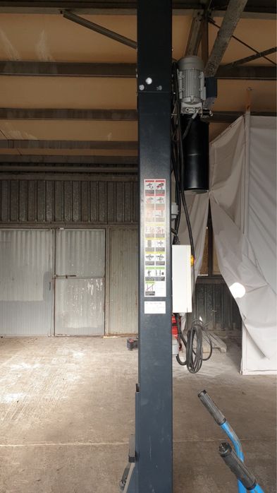 Продавам 2 подемника (крикове / автоподемници)