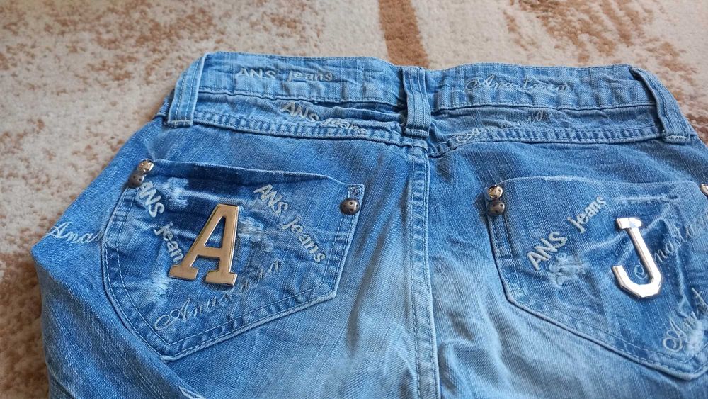 Дънки с уникална бродерия