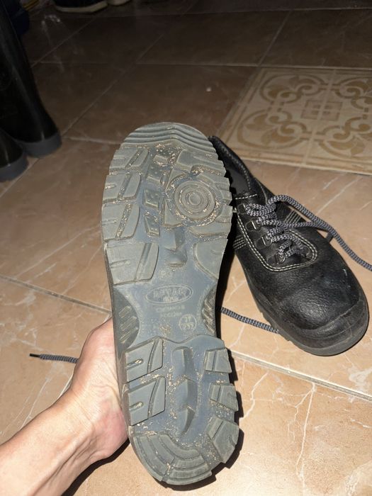 Спец обувь Продам