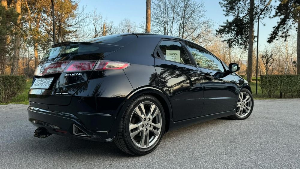 Honda Civic 
2.2 Дизел
140 Коня 
2010г
