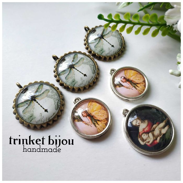 Винтажные необычные кулоны.