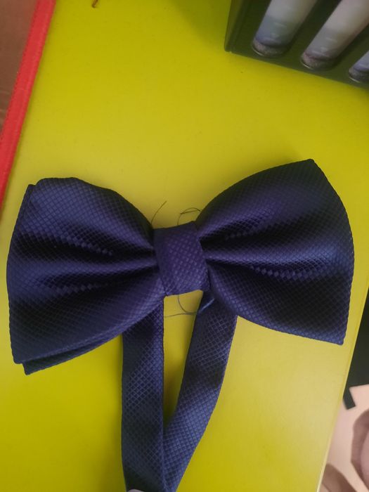 Vând costum bărbați stare foarte bună