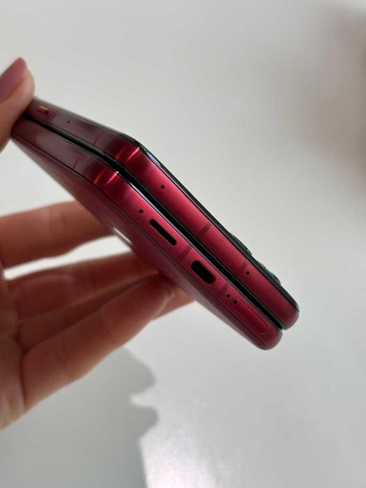 Telefon mobil Motorola razr 60 ultra, Dual SIM