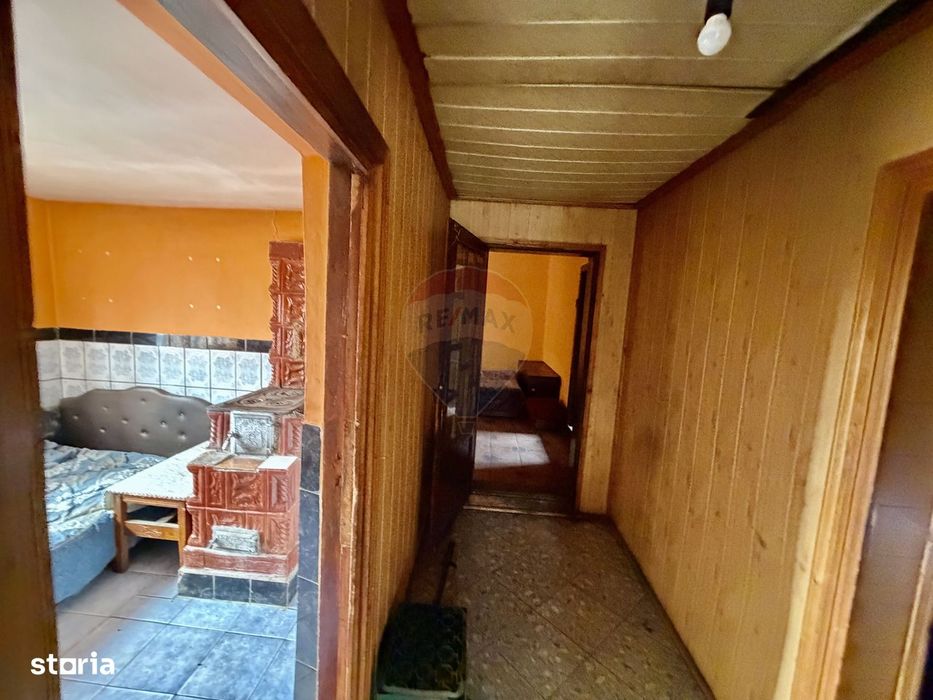 Casă cu 4 camere si teren 7727 mp Blidari