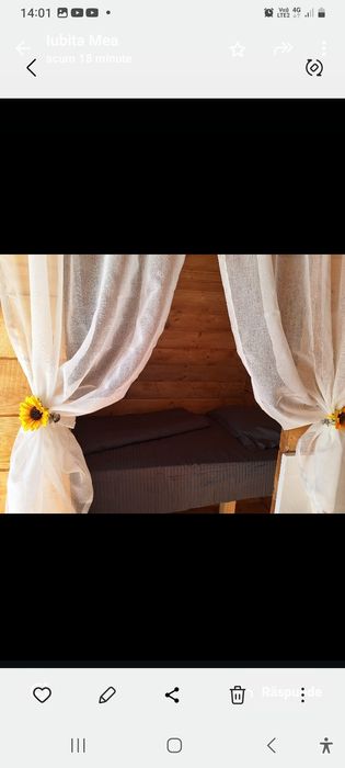 Căsuță din lemn îmbinat tip saună.