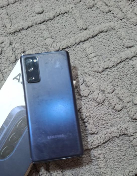Телефон Samsung s20fe