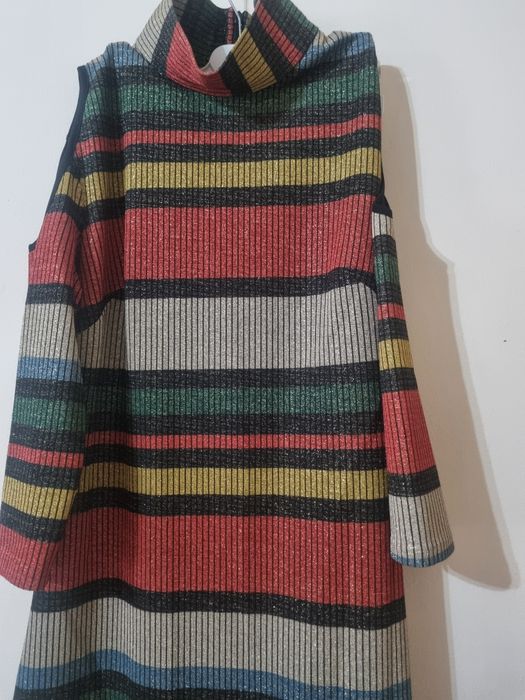 Rochie lungă cu umeri goi