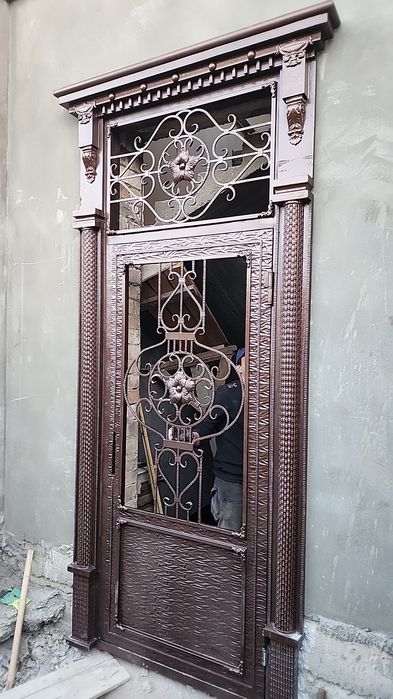 Ковний и хайтек калитка