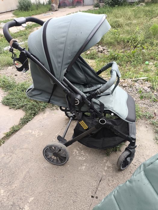 Продам две коляски и соединение до колясок