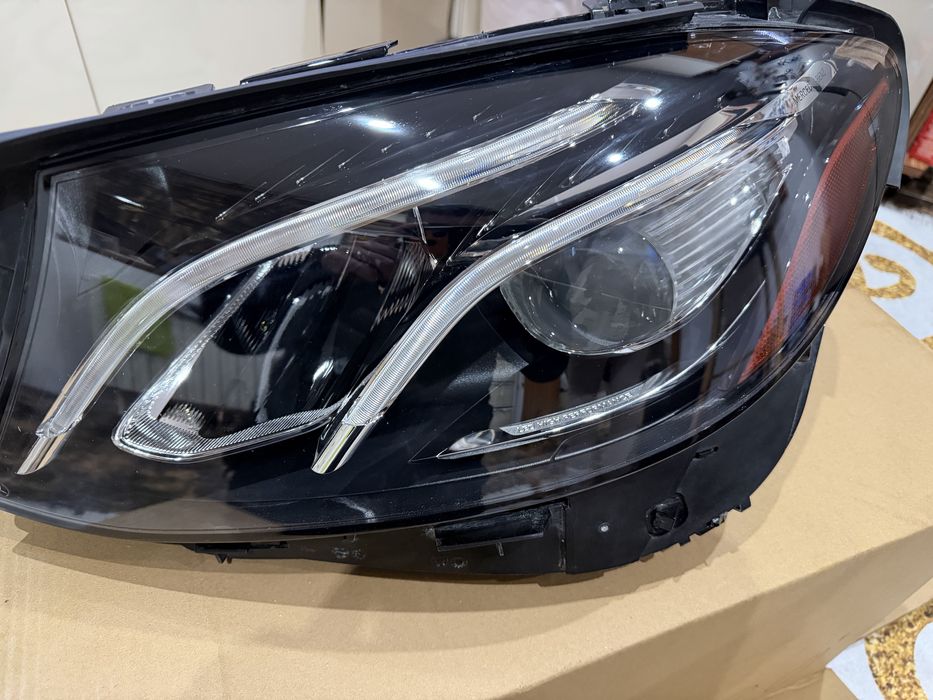 Оборудван ляв фар за mercedes w213