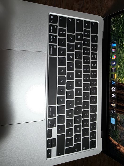 Macbook Air M4 13 inch 2025