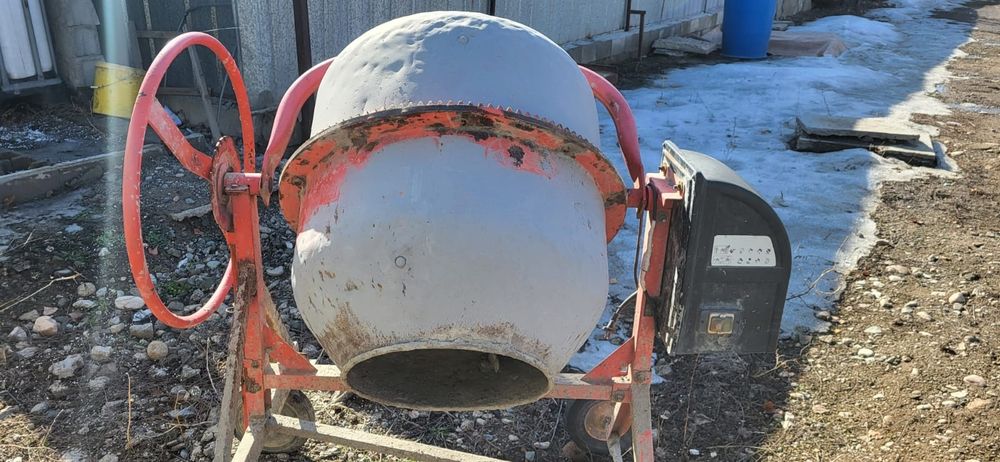 Продам бетомешалку