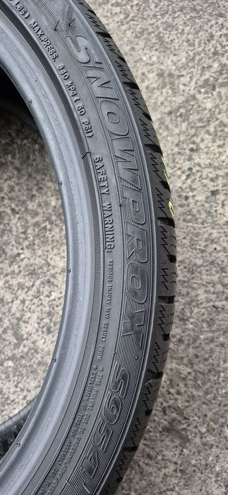 4 anvelope iarna,fata Continental 225/40/18,spate Toyo  245/35/18.