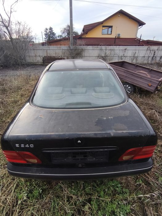 Mercedes E240 benzina 1998 funcțional dar fără catalizatoare