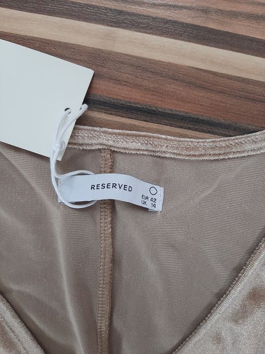 Rochie NOUĂ scurta de catifea RESERVED culoare champagne