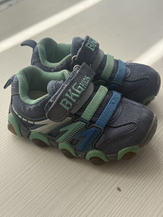 Продам детскую  обувь